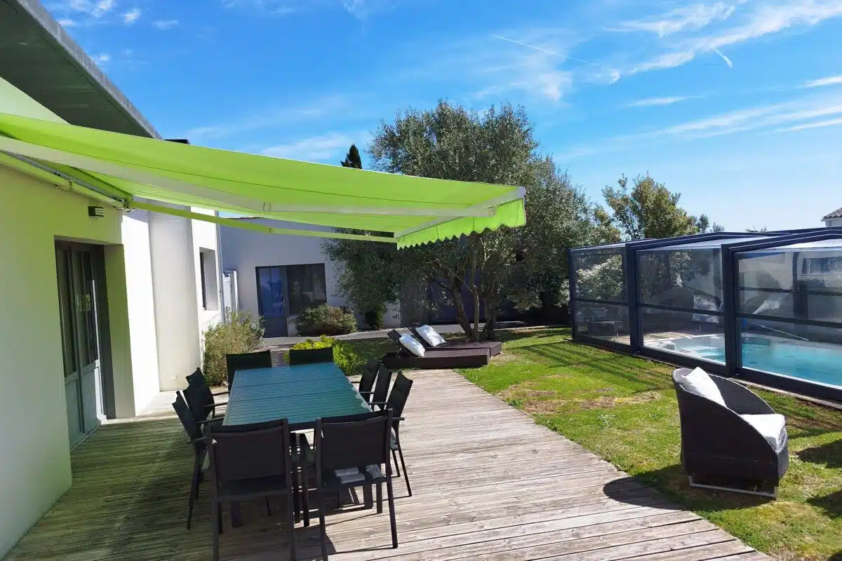 grande terrasse aménagée