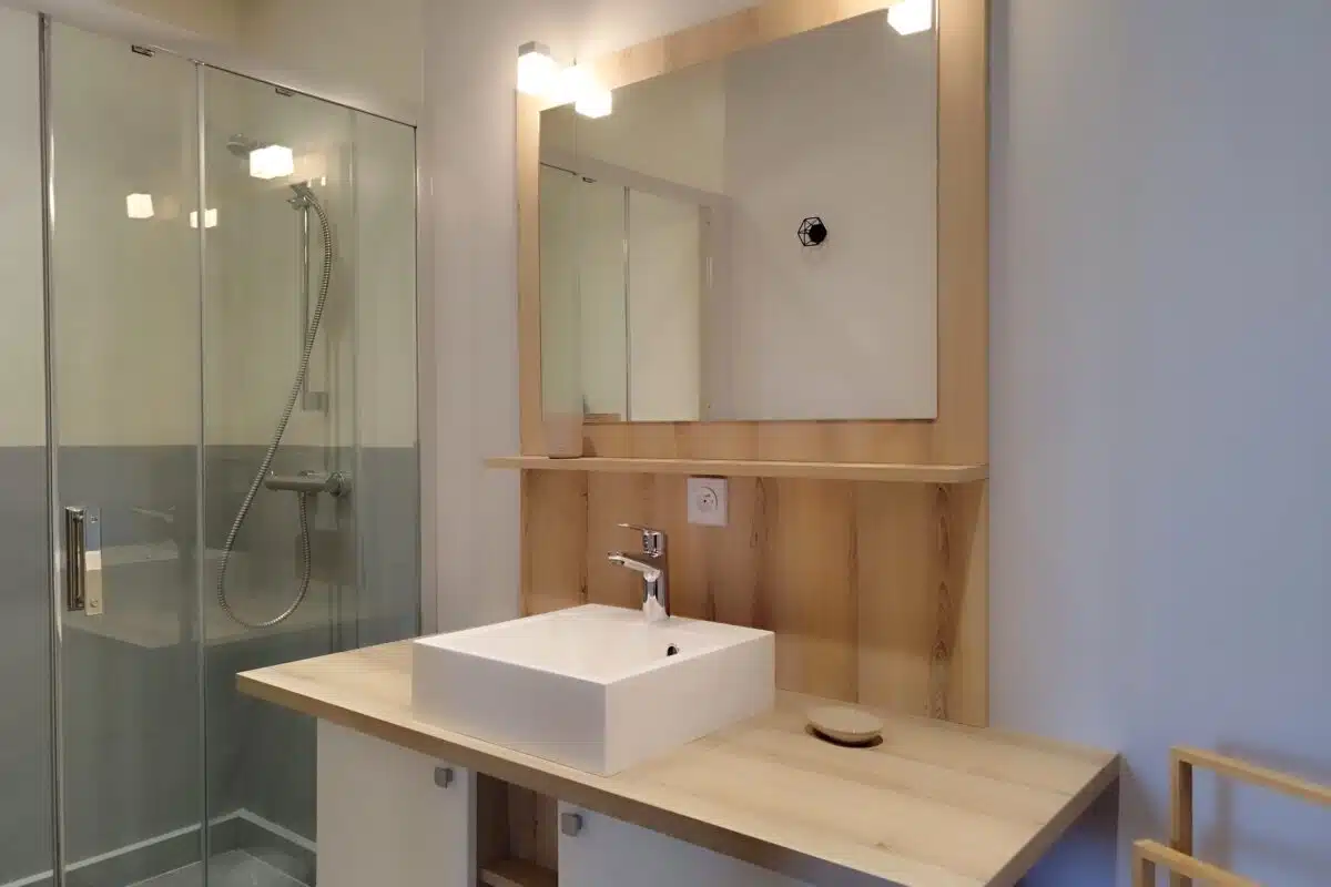 salle d'eau chambre verte